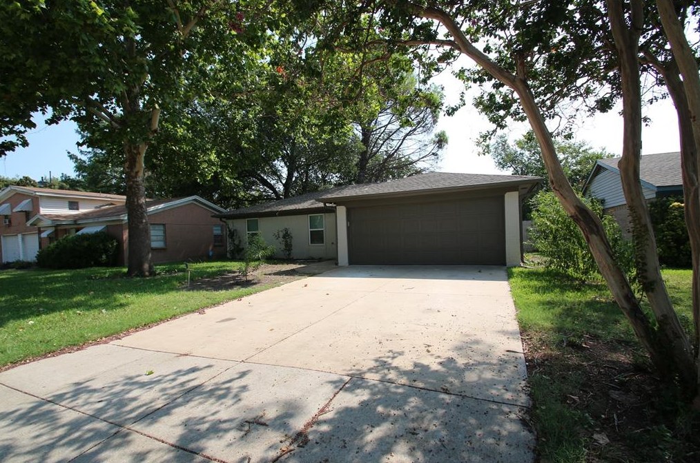 2909 Raton Dr, Fort Worth, TX 76116