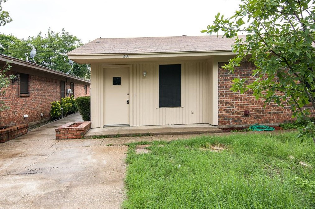201 Thompson St, Fort Worth, TX 76140