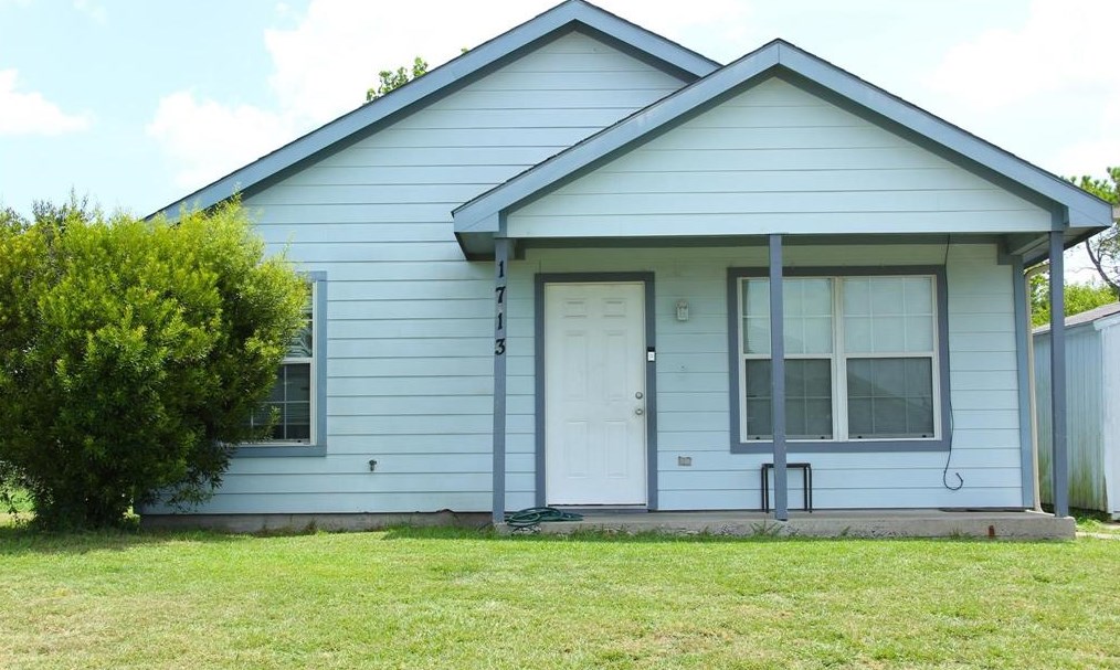1713 Manor Garden Curv, Greenville, TX 75401
