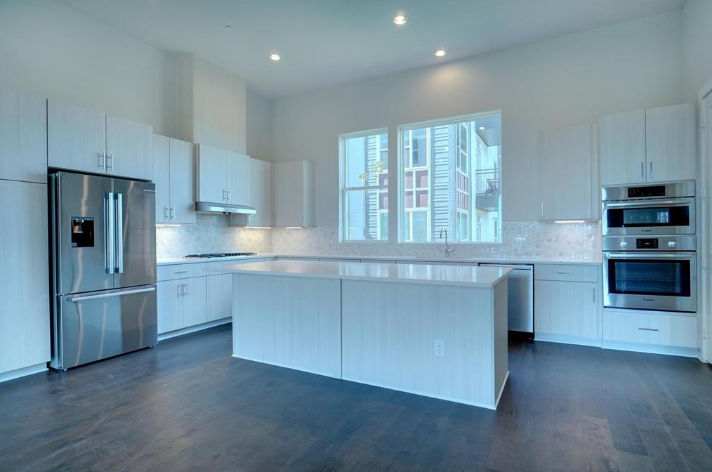 381 E Greenbriar #102, Dallas, TX 75203