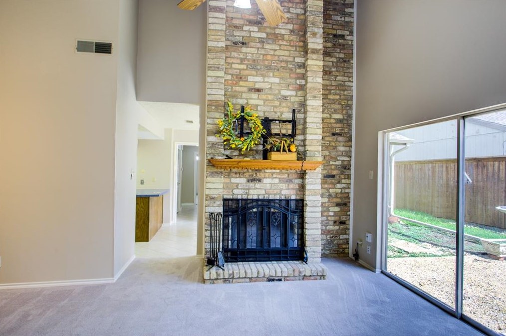 9547 Highland View Dr, Dallas TX  75238-1025 exterior