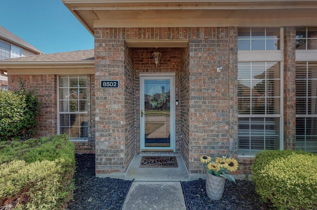 8502 Manchester Dr, Rowlett, TX 75089-8874