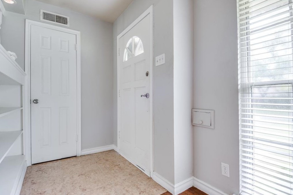 6845 Winchester St, Dallas TX  75231-8123 exterior
