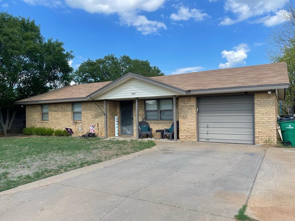 1811 Allison St, Graham, TX 76450