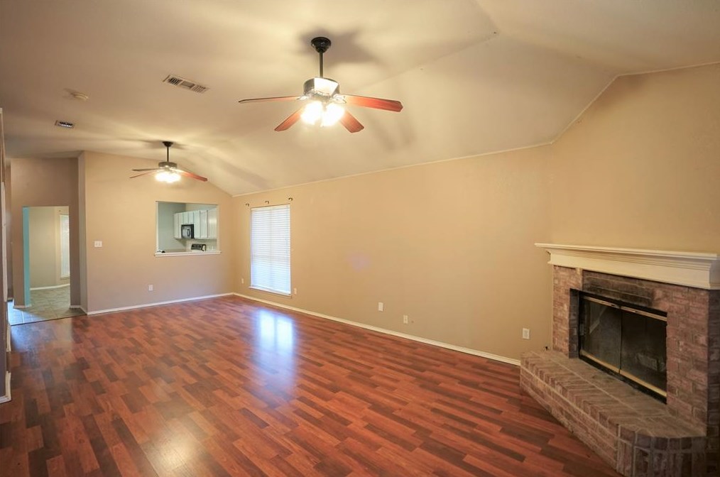 1025 Vaden Ave, Burleson, TX 76028