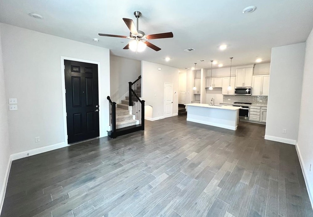 2909 Troutt Dr, Carrollton, TX 75010