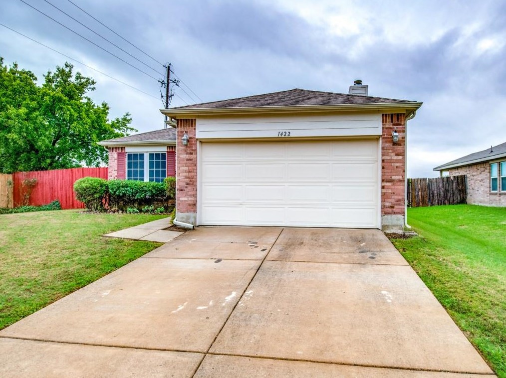 1422 Feather Crest Dr, Krum, TX 76249