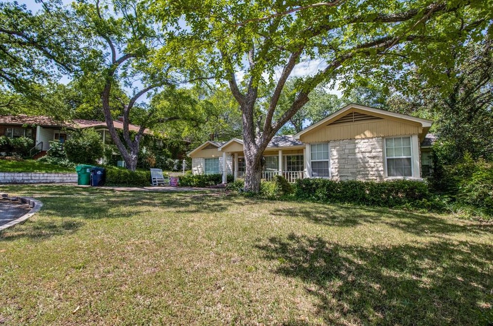 627 Woodland St, Denton, TX 76209