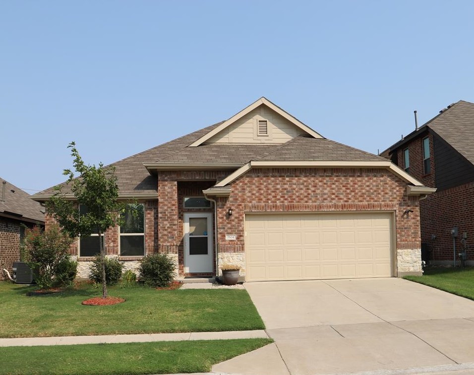 7604 Spring Dr, Fort Worth, TX 76148