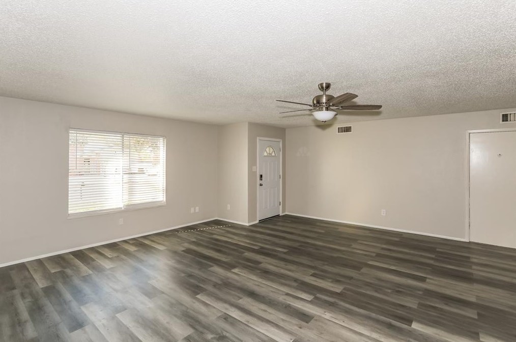 3220 Red Oak Ln, Bedford, TX 76021