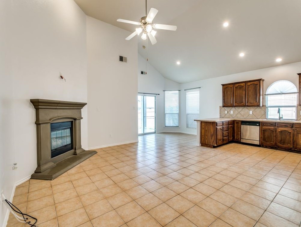 6357 Redeagle Creek Dr, Fort Worth, TX 76179