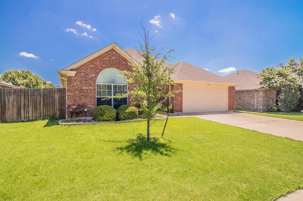 316 Willow Vista Dr, Fort Worth, TX 76179