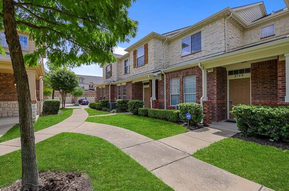 2740 Olympic Park Dr, Grand Prairie, TX 75050