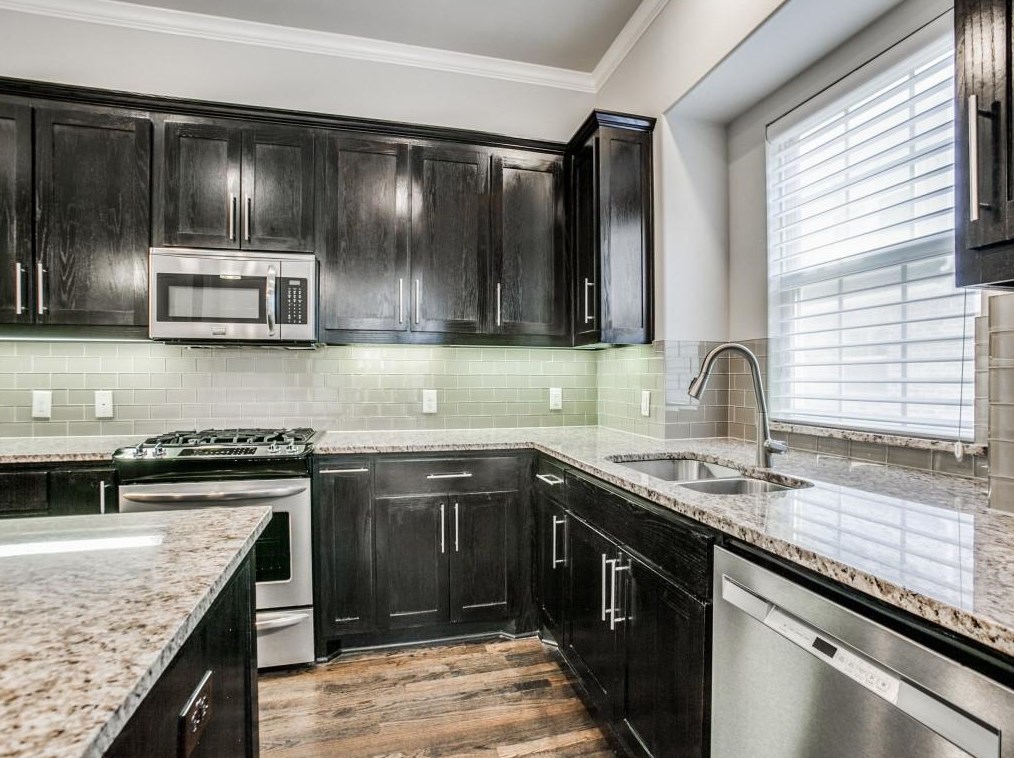 5022 Meridian Ln, Addison, TX 75001