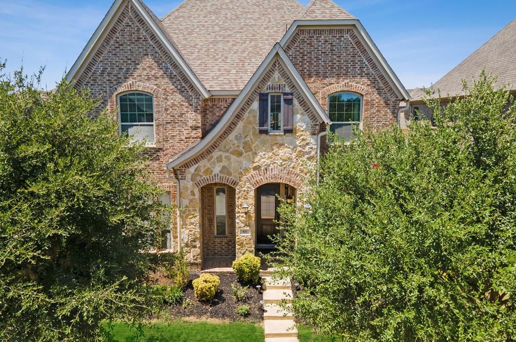 801 Orleans Dr, Grapevine, TX 76092