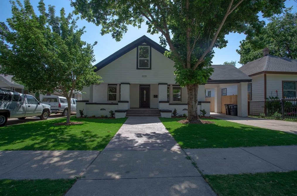 3225 S Adams St, Fort Worth, TX 76110