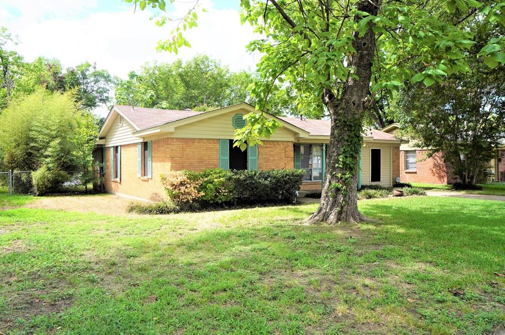 1100 Miranda Dr, Mesquite, TX 75149