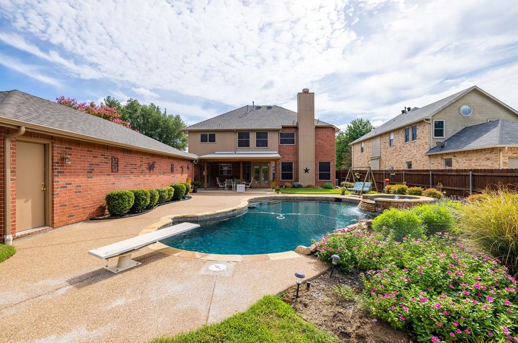 2102 Winding Creek Dr, Keller, TX 76248-6811