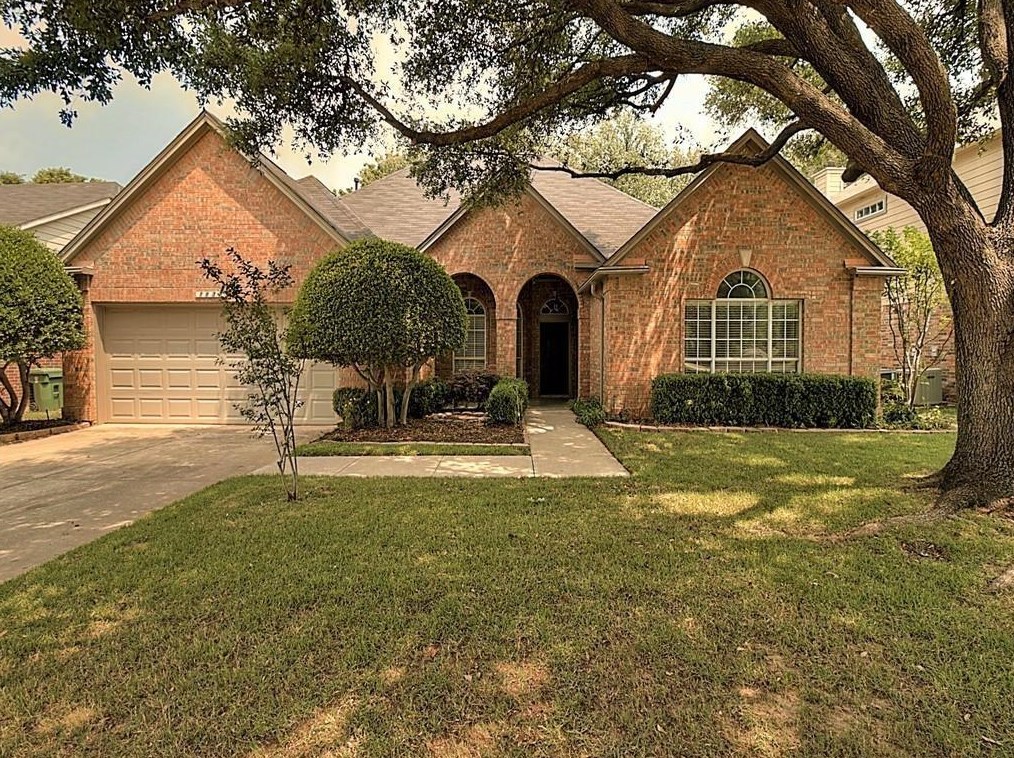 1832 Glen Wood Dr, Grapevine, TX 76051