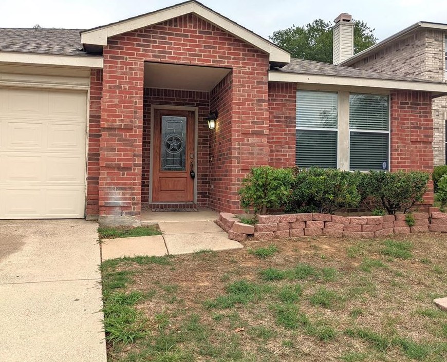 2049 Shawnee Trl, Justin, TX 76247