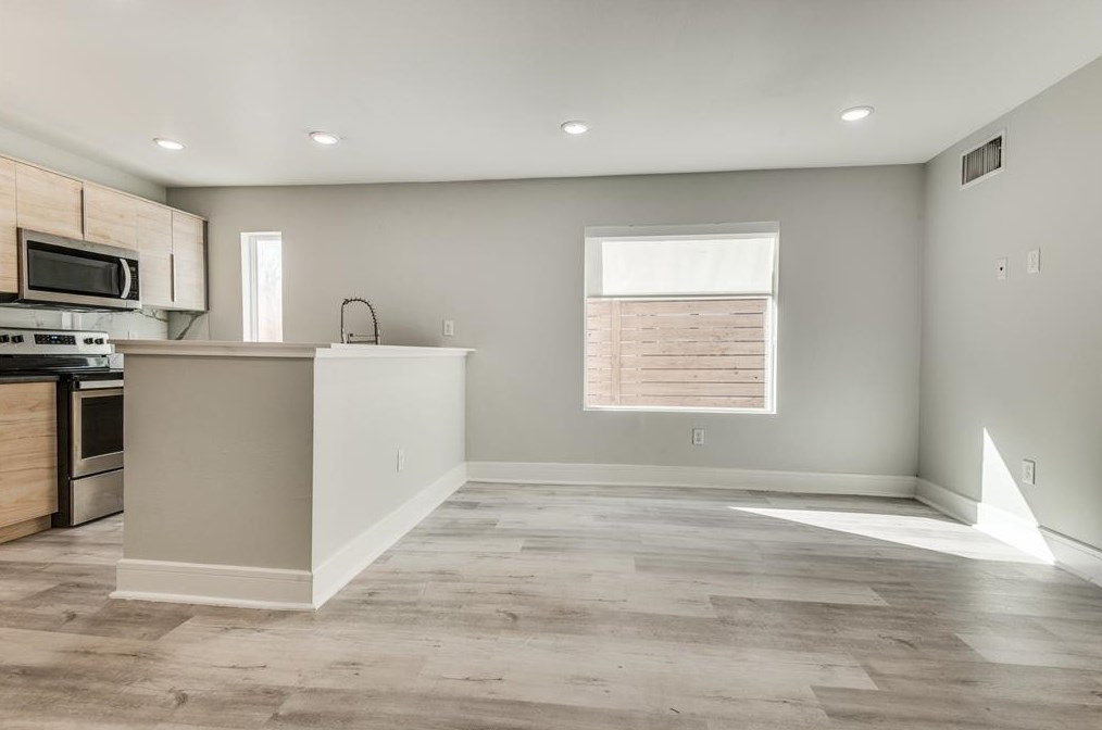 1415 Bennett Ave #105, Dallas, TX 75206