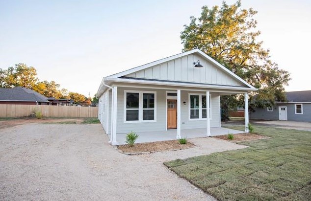 802 Walnut St, Honey Grove, TX 75446
