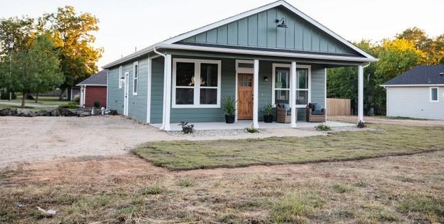 804 Walnut St, Honey Grove, TX 75446