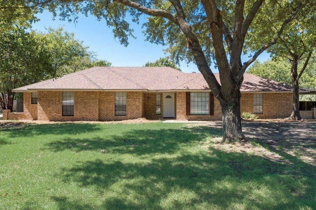 211 Prairie View Ln, Oak Leaf, TX 75154-2815