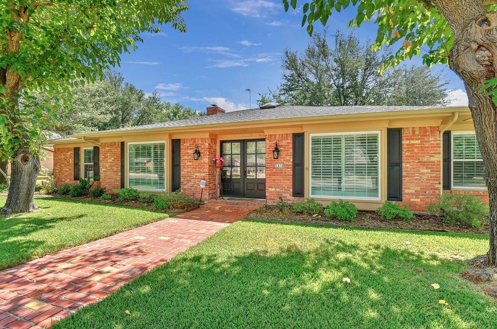 1634 Crescent Dr, Sherman, TX 75092-5524