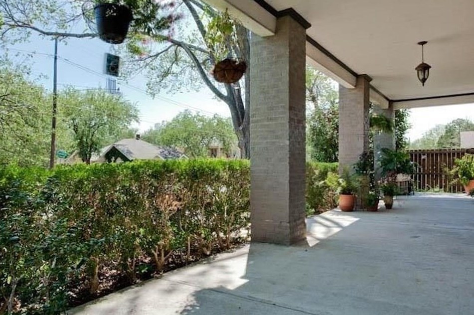 5803 Tremont St Apt B, Dallas, TX
