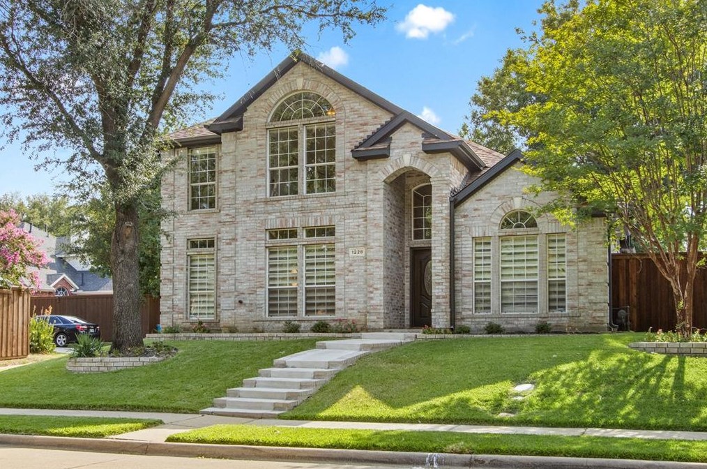 1228 Christopher Ln, Lewisville, TX 75077