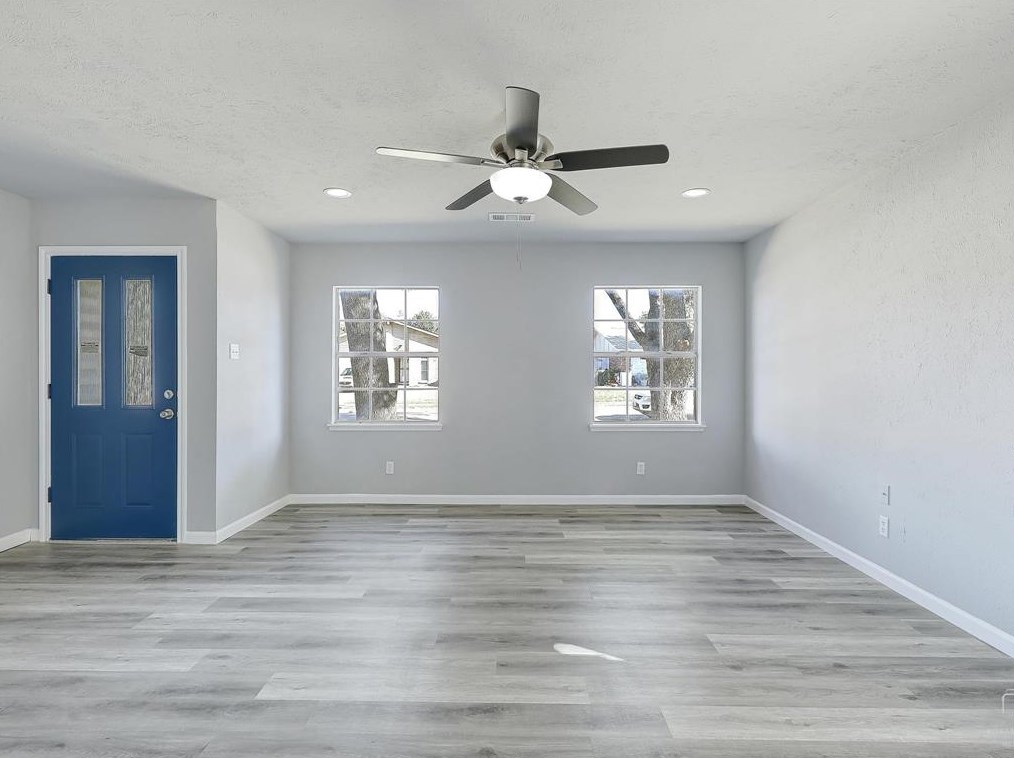 2030 Victoria Rd, Carrollton TX 75007-3120 exterior