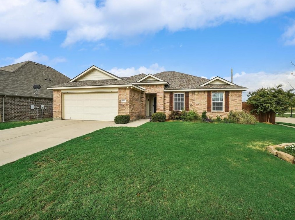 5015 Spruce St, Krum, TX 76249