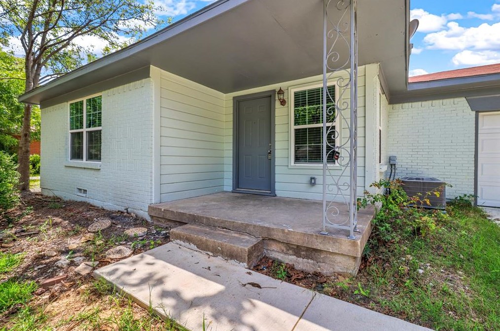308 S 1st St, St Paul, TX 75098