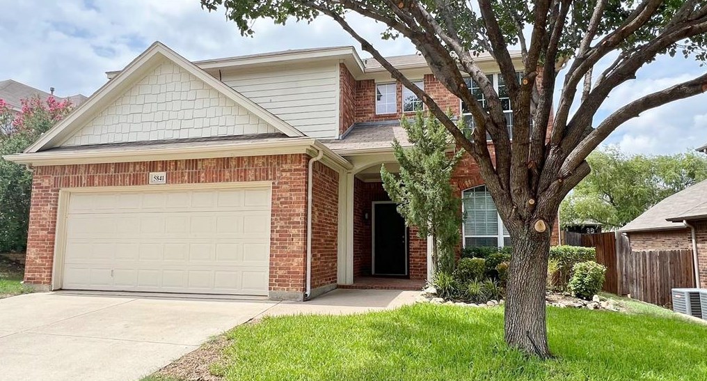 5841 Barrier Reef Dr, Fort Worth, TX 76179