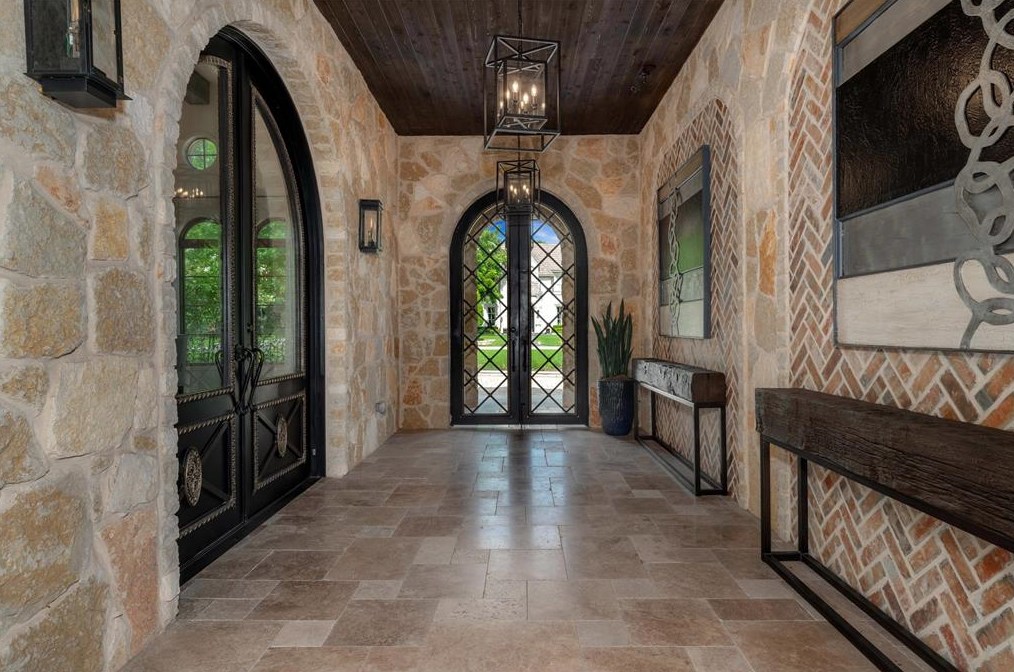 2105 La Rochelle, Lewisville, TX 75022