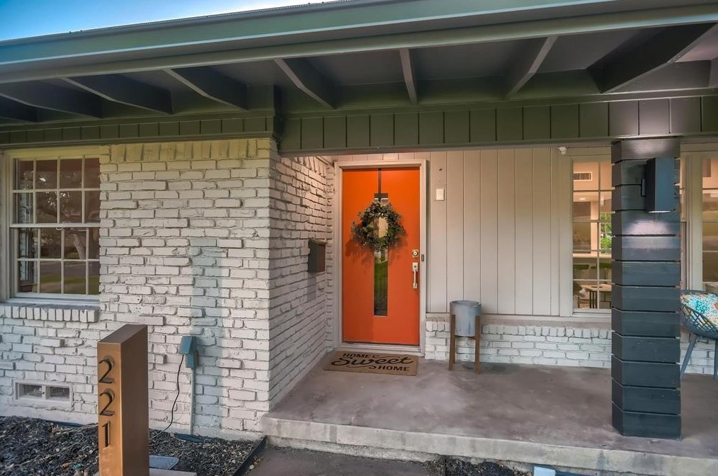 221 Lakeridge Dr, Dallas, TX 75218
