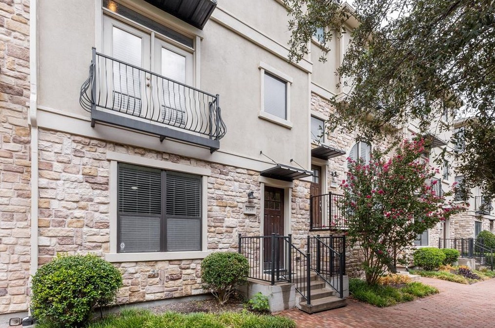 5749 Lois Ln, Plano TX  75024-5840 exterior
