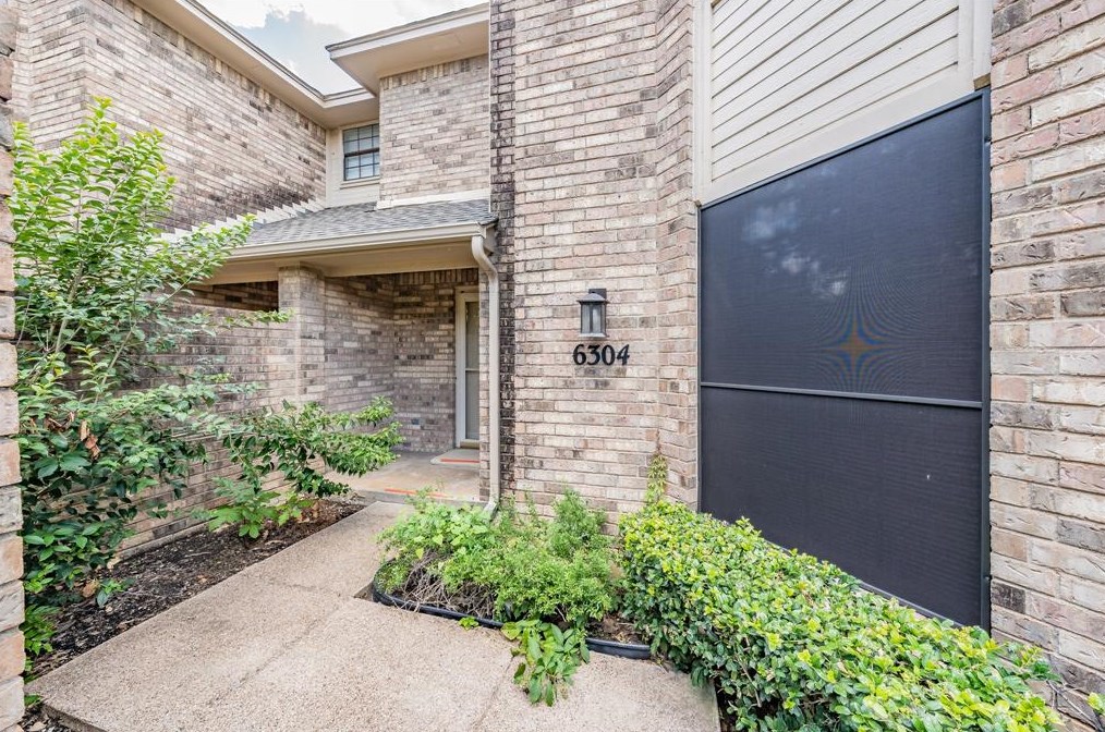 6304 Seabrook Dr, Fort Worth, TX 76132