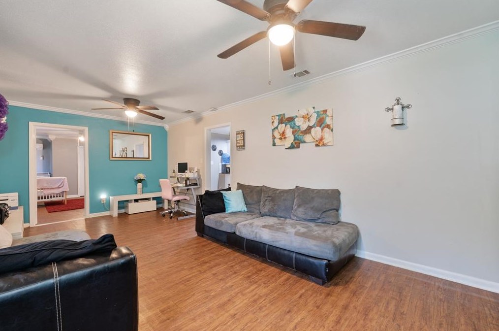 700 Powderhorn Dr, Athens, TX 75751