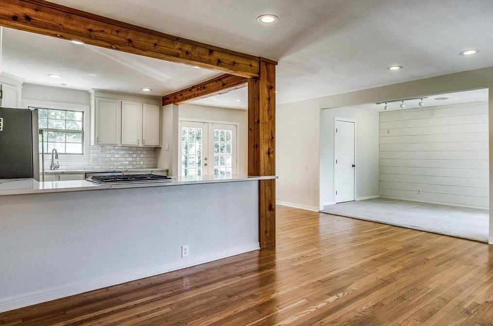 541 Parkhurst Dr, Dallas TX  75218-2157 exterior