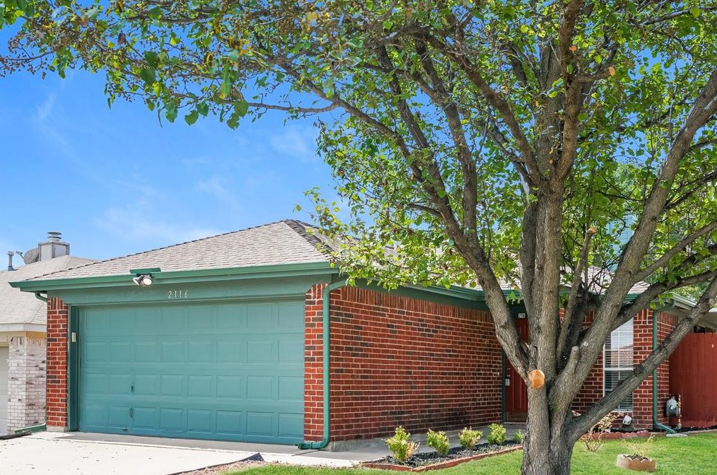 2116 Rolling Creek Run, Fort Worth, TX 76108