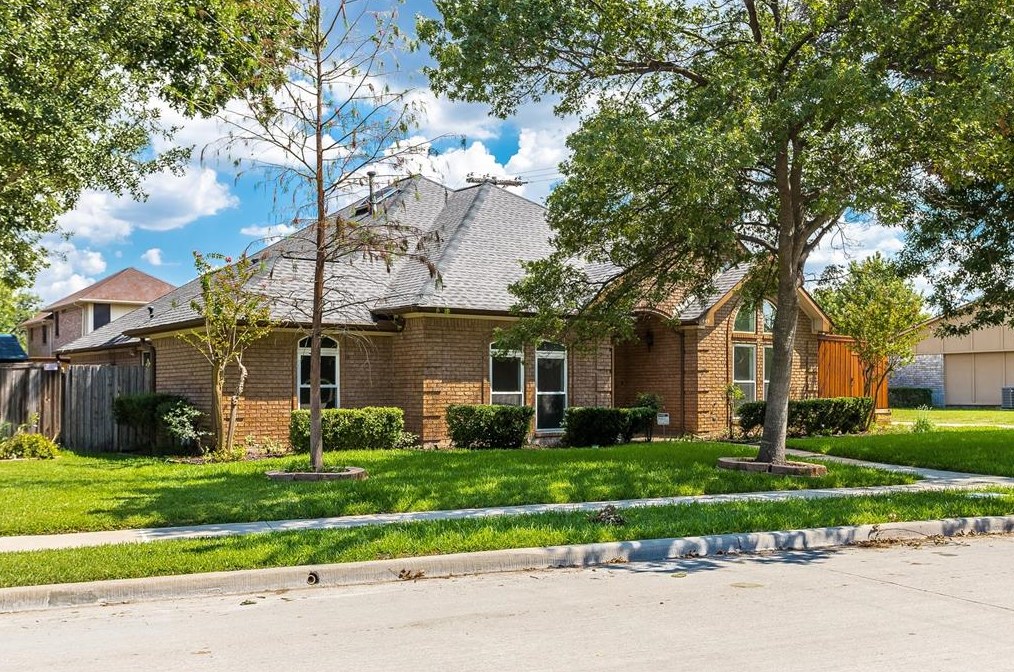 449 Sandy Knoll Dr, Coppell, TX 75019-3318