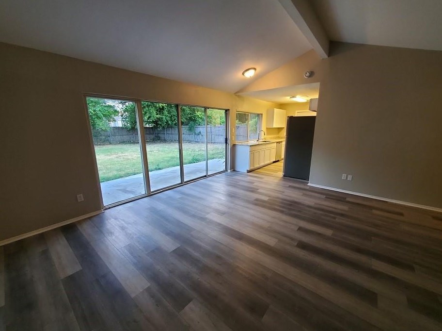 1542 Oakbrook St, Lancaster, TX 75134