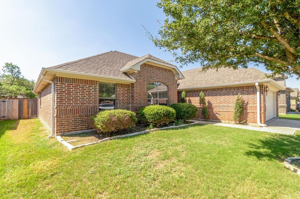 411 Silver Mine Dr, Justin, TX 76247