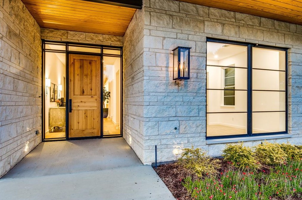 3641 Ingleside Dr, Dallas TX  75229-6040 exterior