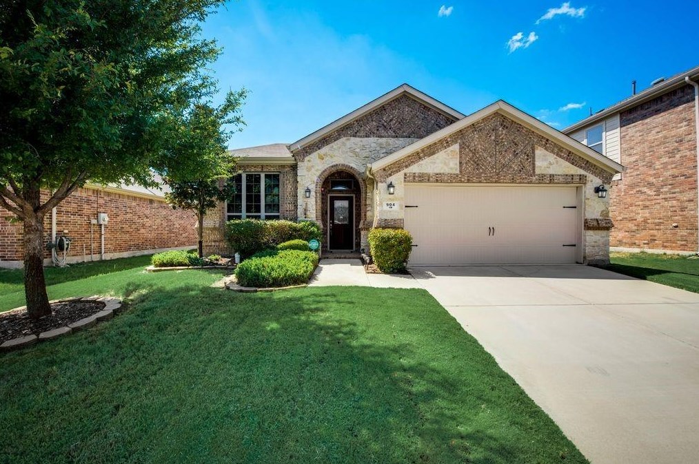 904 Green Coral Dr, Oak Point, TX 75068