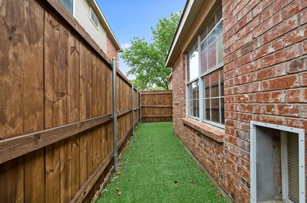 9602 Windy Hollow Dr, Irving, TX 75063