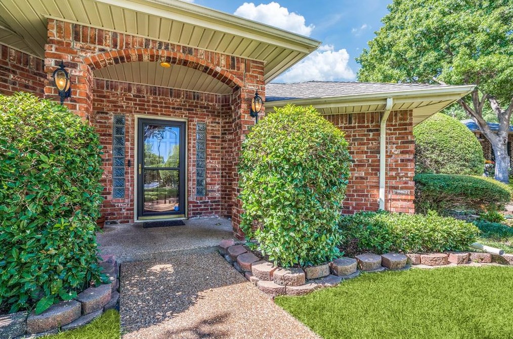 17604 Squaw Valley Dr, Dallas, TX 75252-5756