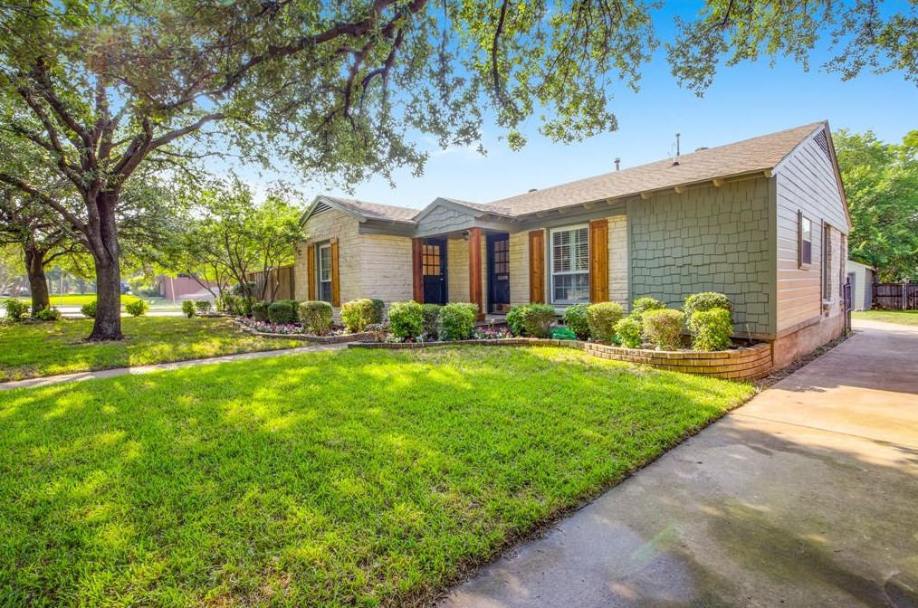 839 Salmon Dr, Dallas, TX 75208